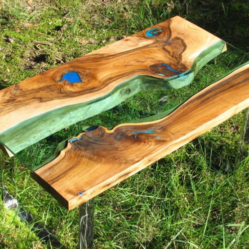 Green glass river coffee table with glowing resin fillin – silver legs